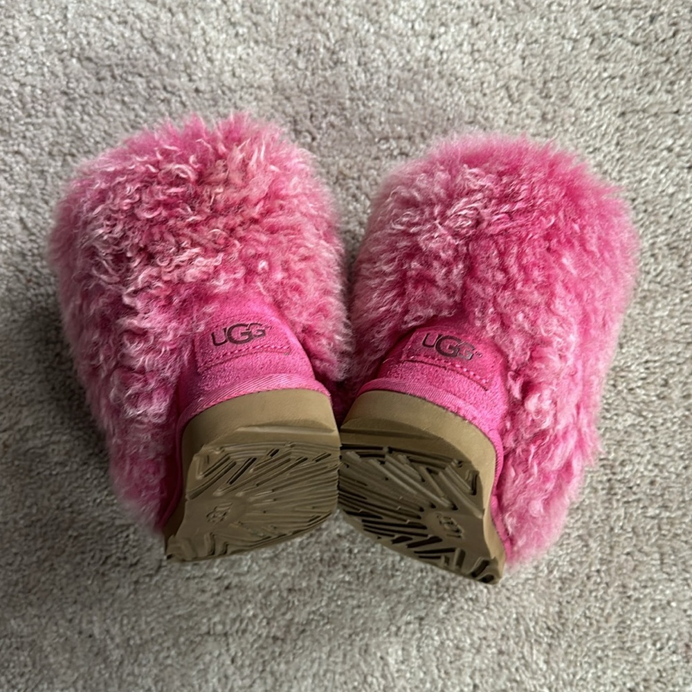 Pink uggs - Picture 3 of 3